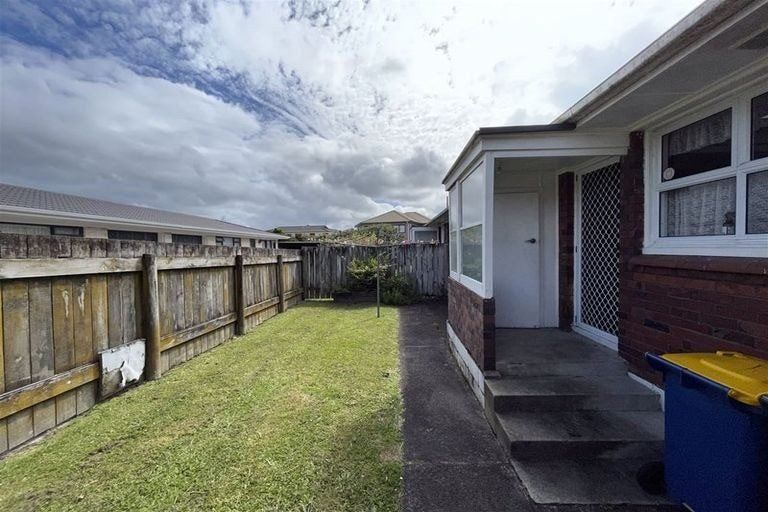 Photo of property in 1/116 Te Atatu Road, Te Atatu South, Auckland, 0610