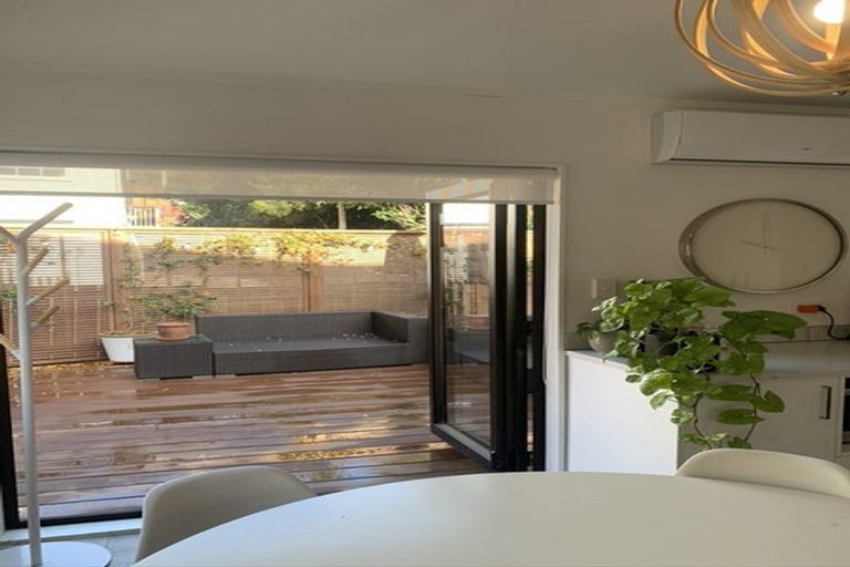 Photo of property in 2/11 Emery Grove, Bayview, Auckland, 0629