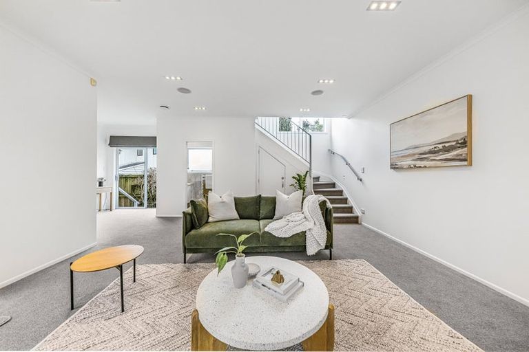 Photo of property in 16 Prestige Place, Castor Bay, Auckland, 0620