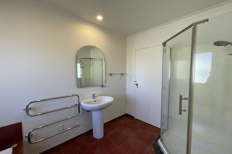 Photo of property in 10 Glendhu Road, Bayview, Auckland, 0629