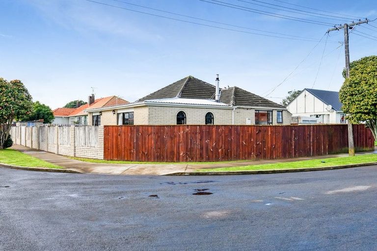 Photo of property in 1 List Street, Welbourn, New Plymouth, 4310