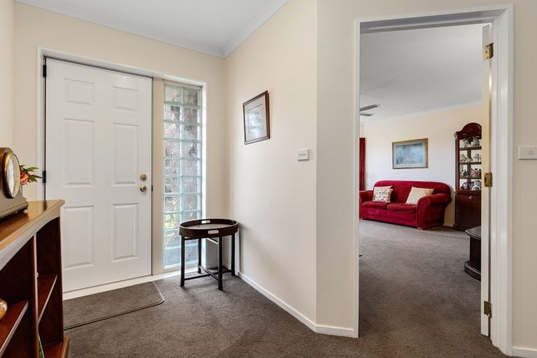 Photo of property in 47 Waiwherowhero Drive, St Andrews, Hamilton, 3200