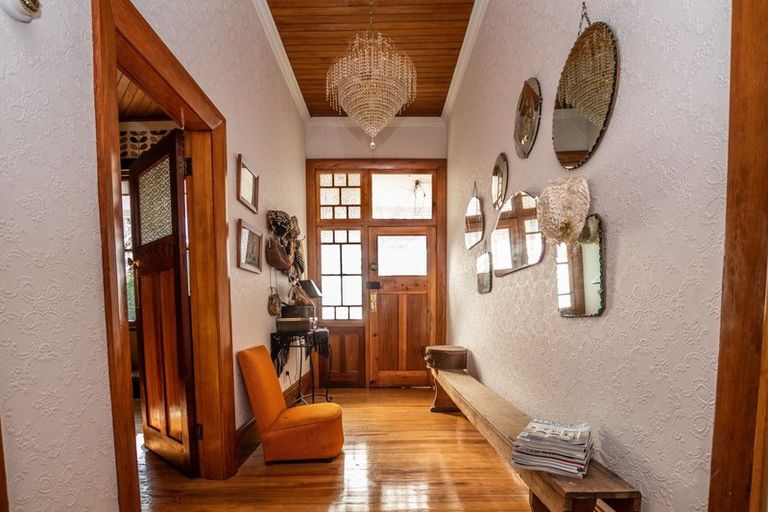 Photo of property in 1 Mary Street, Winton, 9720