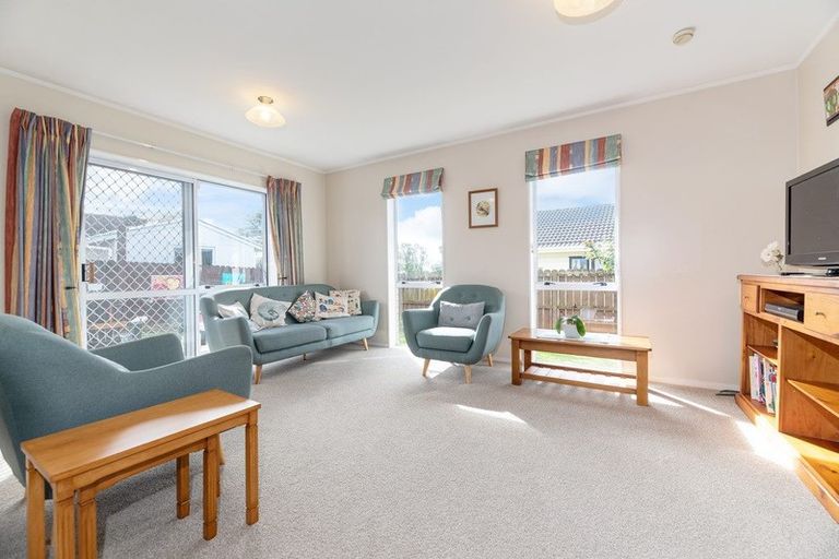 Photo of property in 2/39 Mcleod Road, Henderson, Auckland, 0612