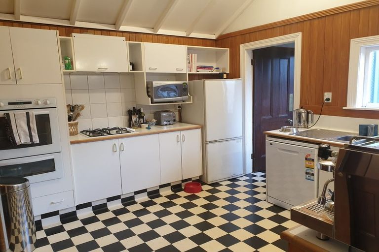 Photo of property in 90 Roxburgh Street, Mount Victoria, Wellington, 6011