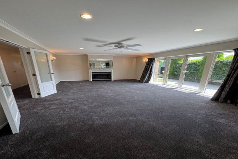 Photo of property in 2/281 Memorial Avenue, Burnside, Christchurch, 8053