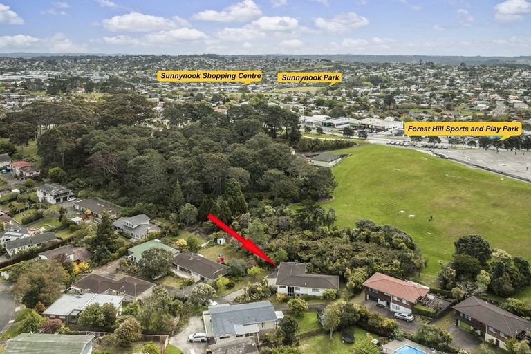 Photo of property in 72 Ravenwood Drive, Forrest Hill, Auckland, 0620