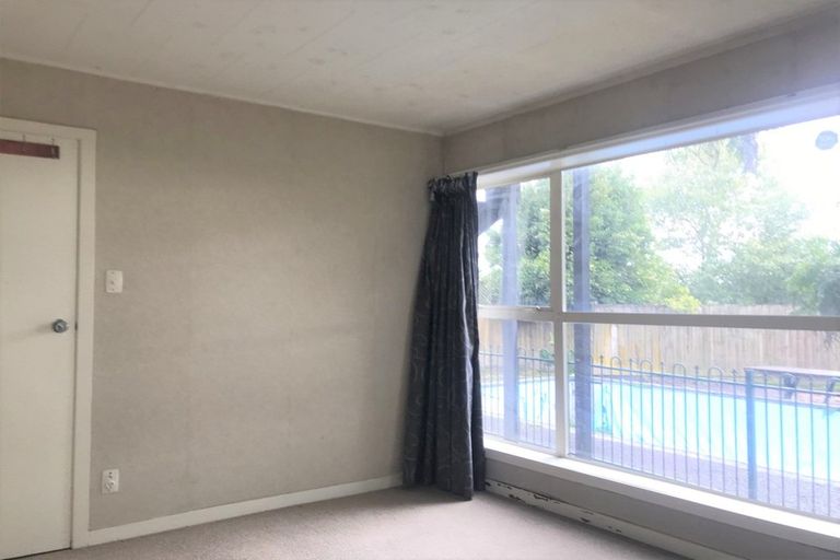 Photo of property in 32 Royal Road, Massey, Auckland, 0614