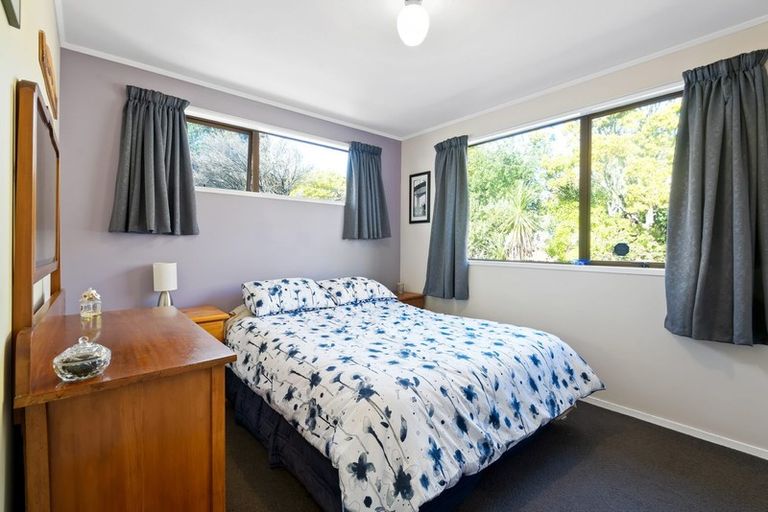 Photo of property in 5 Glucina Place, Glen Eden, Auckland, 0602