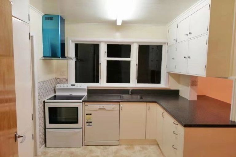 Photo of property in 32 Arapiko Street, Johnsonville, Wellington, 6037