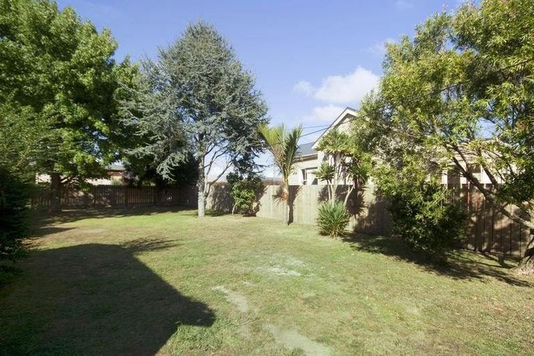 Photo of property in 21 Rimu Street, New Lynn, Auckland, 0600