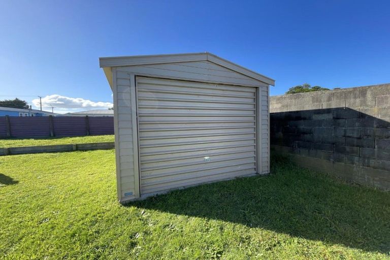 Photo of property in 14 Omori Place, Castlecliff, Whanganui, 4501