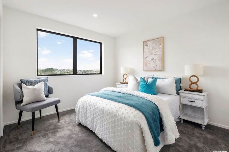 Property details for 6 Landsdale Place, Massey, Auckland, 0614