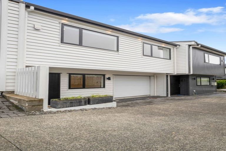 Photo of property in 79c Granville Drive, Massey, Auckland, 0614