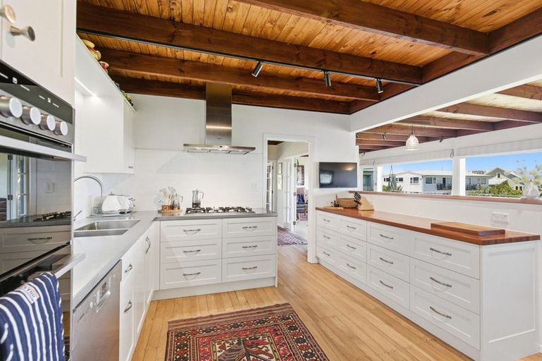 Photo of property in 12 Tensing Place, Khandallah, Wellington, 6035