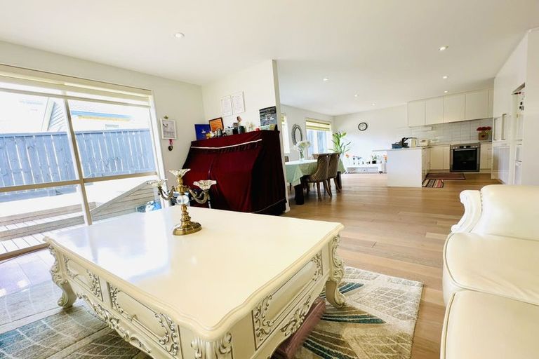 Photo of property in 8 Living Stream Road, Albany Heights, Auckland, 0632