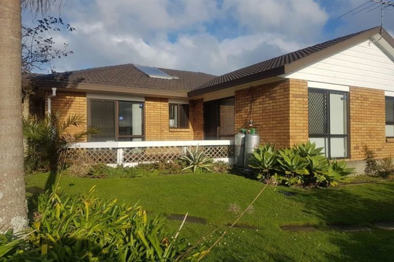 Photo of property in 16 Gala Place, Henderson, Auckland, 0612