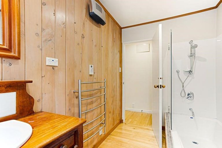 Photo of property in 305 Huia Road, Titirangi, Auckland, 0604