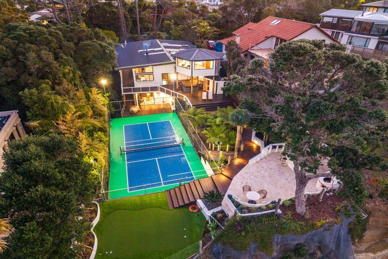 Photo of property in 72 Cliff Road, Torbay, Auckland, 0630