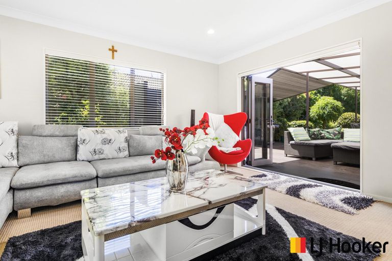 Photo of property in 11 Allerton Place, Wattle Downs, Auckland, 2103