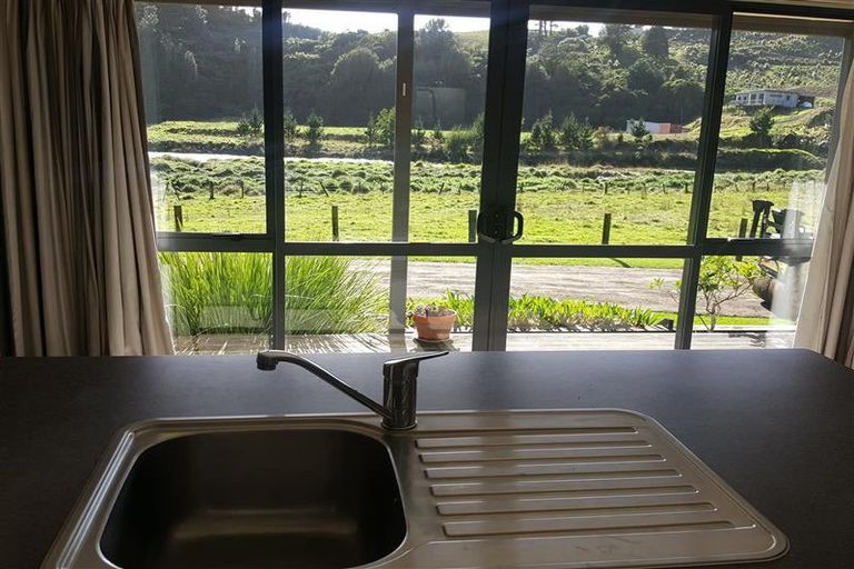 Photo of property in 371c Mangorei Road, Merrilands, New Plymouth, 4312