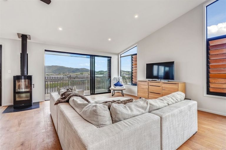 Photo of property in 32 Northcoast Place, Mangawhai Heads, Mangawhai, 0505