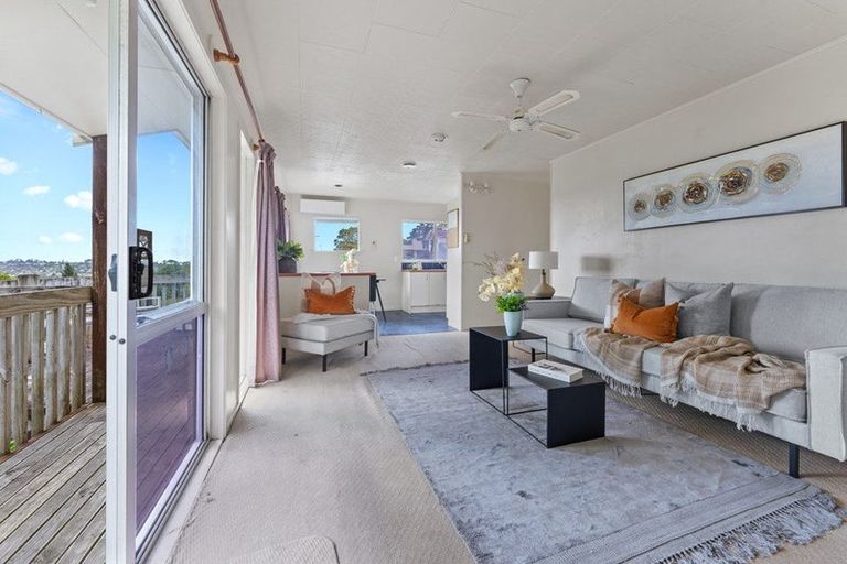 Photo of property in 17 Theban Place, Totara Vale, Auckland, 0629