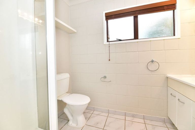 Photo of property in 22 Amorino Drive, Red Beach, 0932