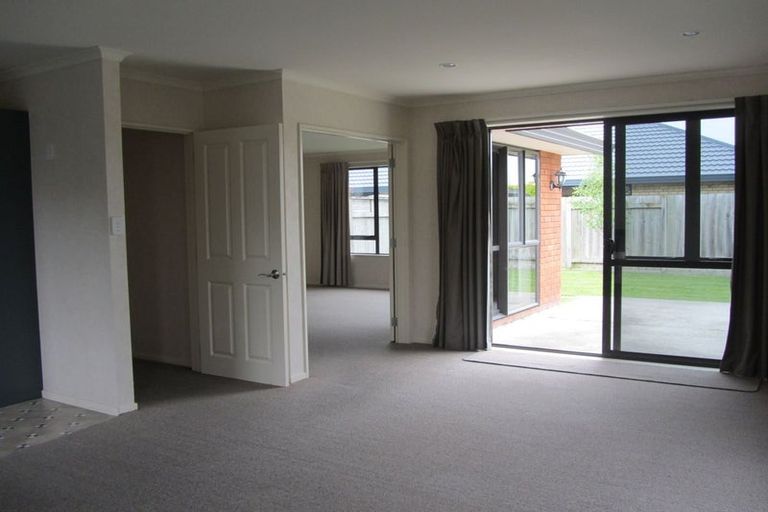 Photo of property in 27 Boston Parade, Kelvin Grove, Palmerston North, 4414