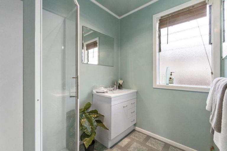 Photo of property in 77 Tirimoana Road, Te Atatu South, Auckland, 0602