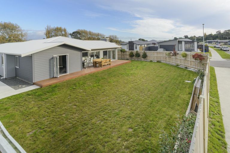 Photo of property in 28 Serenity Crescent, Kelvin Grove, Palmerston North, 4414