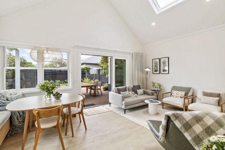 Photo of property in 59 Endeavour Street, Lyall Bay, Wellington, 6022