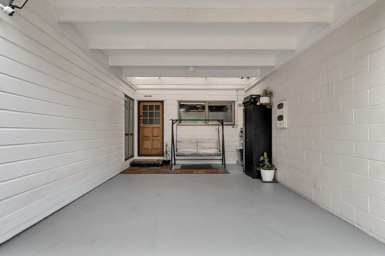 Photo of property in 100b Grand Vue Road, Kawaha Point, Rotorua, 3010