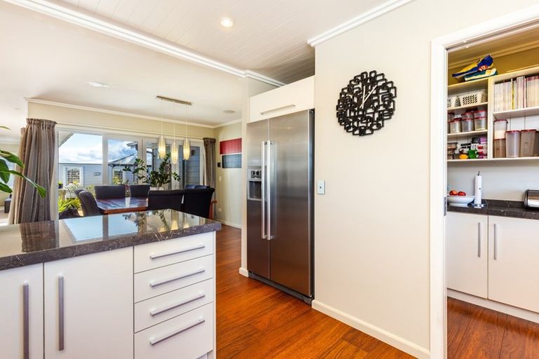 Photo of property in 2 Pukenamu Road, Rainbow Point, Taupo, 3330