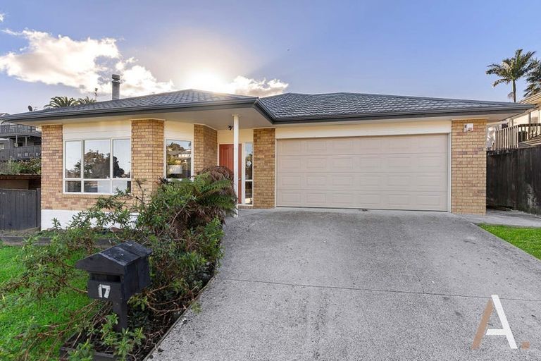 Photo of property in 17 De Havilland Drive, Goodwood Heights, Auckland, 2105