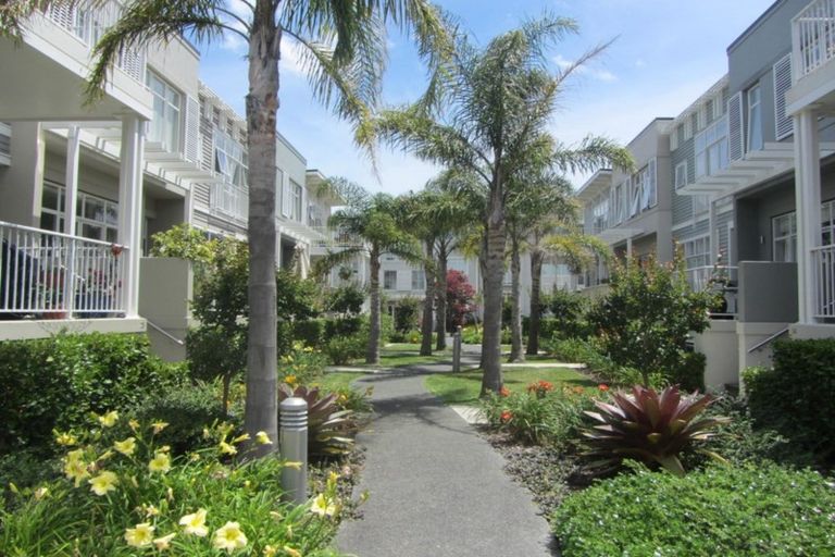 Photo of property in 42 Parkside Drive, Orewa, 0931