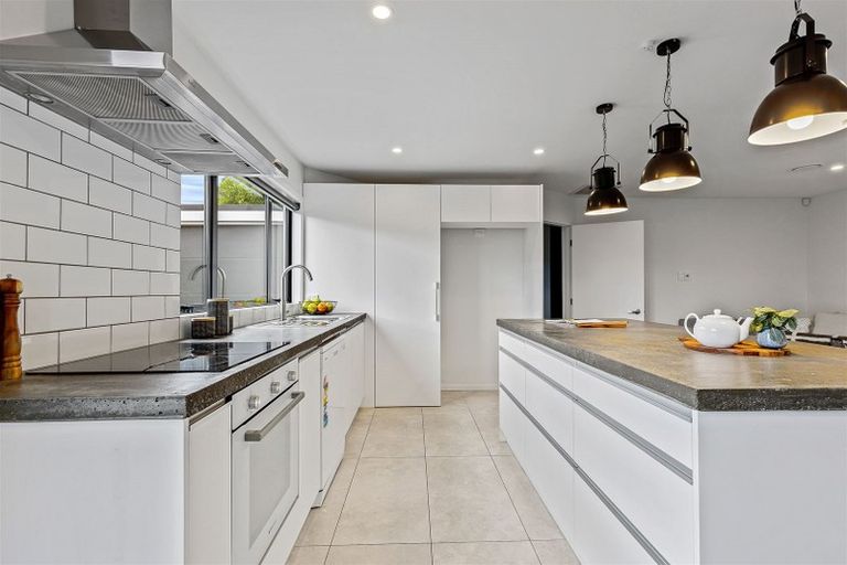 Photo of property in 55 Stapletons Road, Richmond, Christchurch, 8013