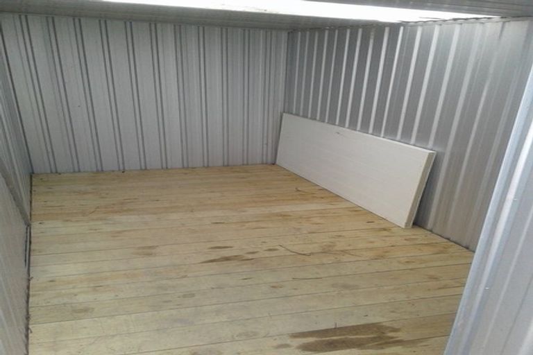 Photo of property in 1/307 Wairau Road, Totara Vale, Auckland, 0627