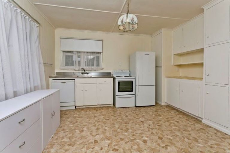 Photo of property in 1/28 Neal Avenue, Glenfield, Auckland, 0629