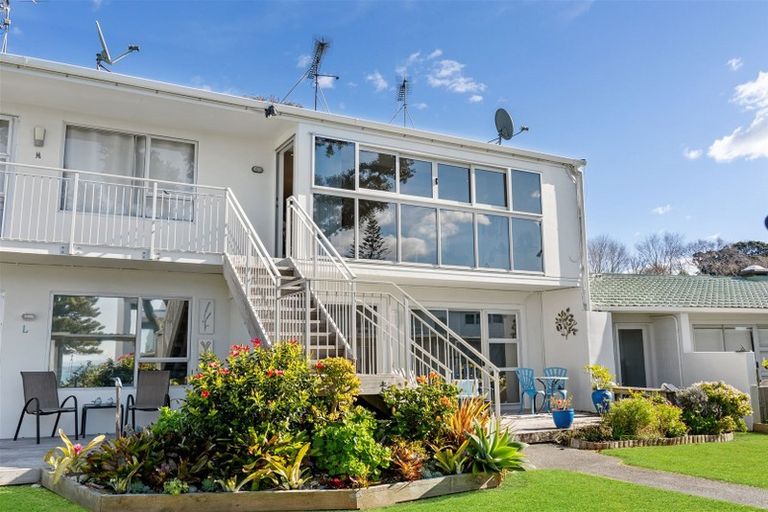 Photo of property in 5k The Esplanade, Eastern Beach, Auckland, 2012