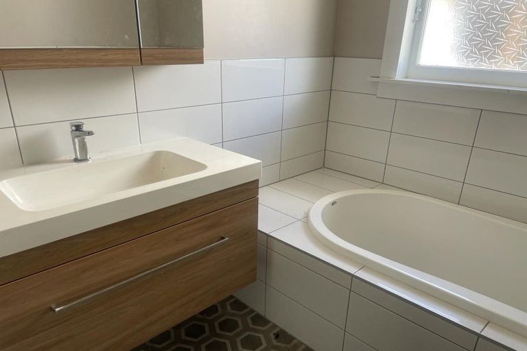 Photo of property in 24 Wellington Street, Papakura, 2110