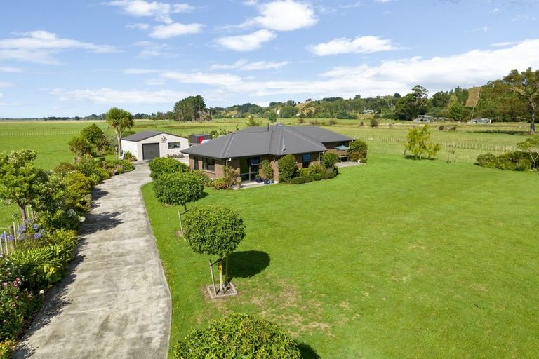 Photo of property in 40 Bell Road West, Halcombe, Feilding, 4777