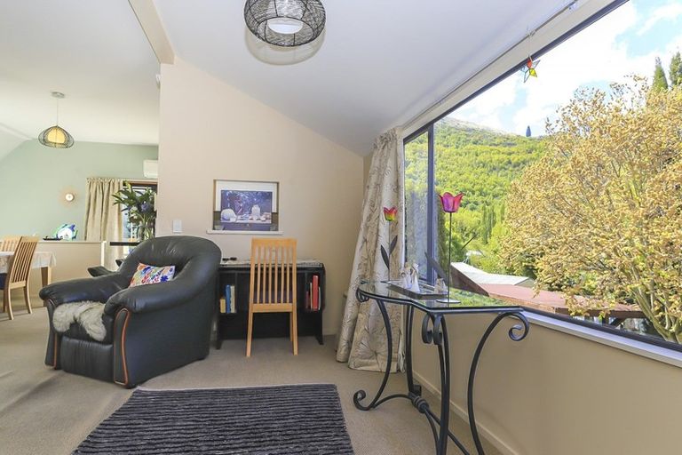 Photo of property in 77b Devon Street, Arrowtown, 9302