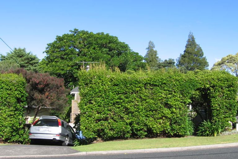 Photo of property in 4 Channel View Road, Campbells Bay, Auckland, 0630
