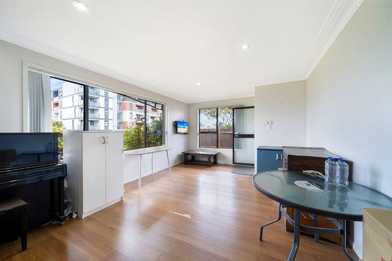 Photo of property in 1/1 Wattle Street, New Lynn, Auckland, 0600