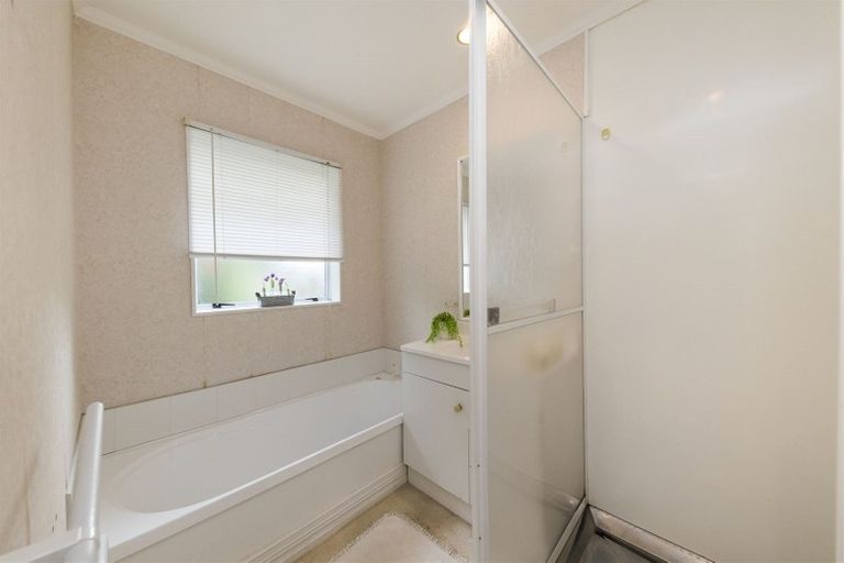 Photo of property in 2a Duna Place, Takaro, Palmerston North, 4412