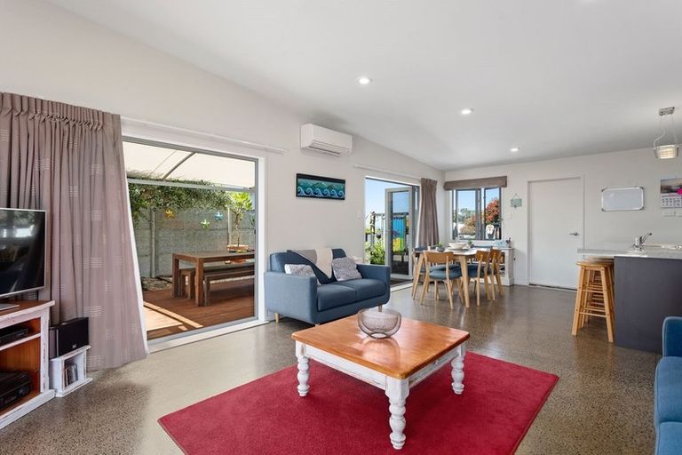 Photo of property in 32c Ohuirehe Road, Coastlands, Whakatane, 3120