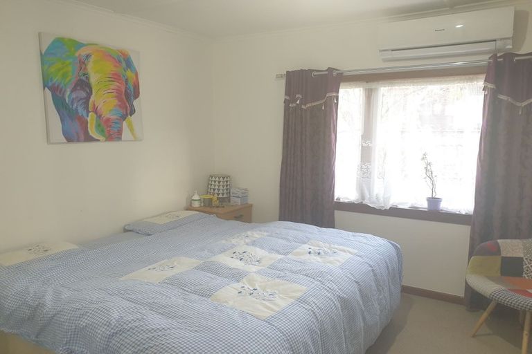 Photo of property in 1/8 Golf Road, New Lynn, Auckland, 0600