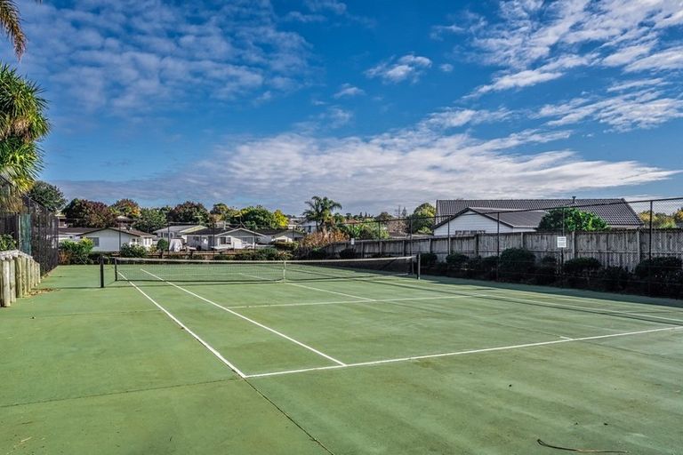 Photo of property in 26 Gillett Place, Botany Downs, Auckland, 2014