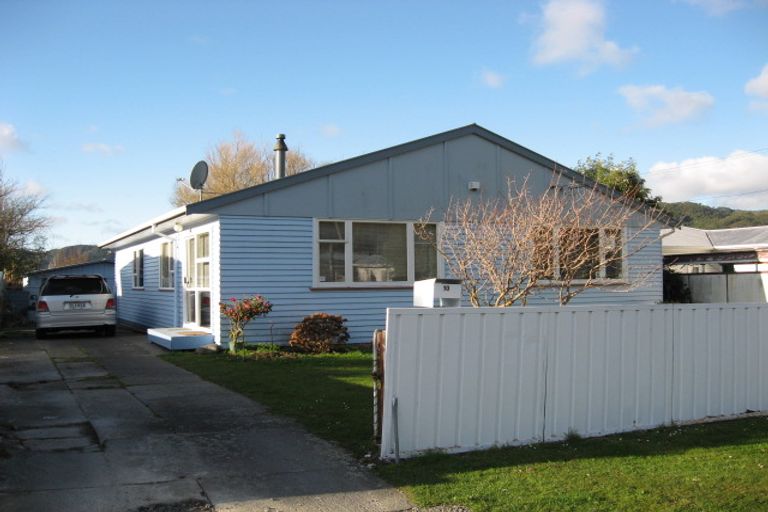 Photo of property in 10 Hay Street, Wainuiomata, Lower Hutt, 5014
